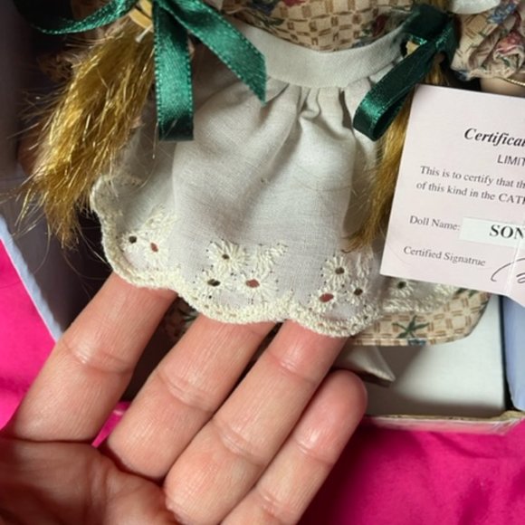 New in box Porcelain Bisque Doll: SONIA by CATHAY Doll Collection - Picture 6 of 10